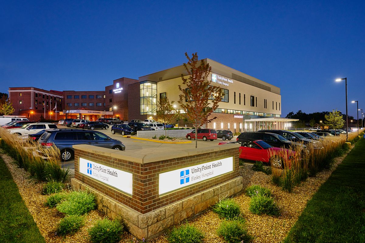 Exterior architectural photograph Unity Poit Hospital Dubuque Iowa