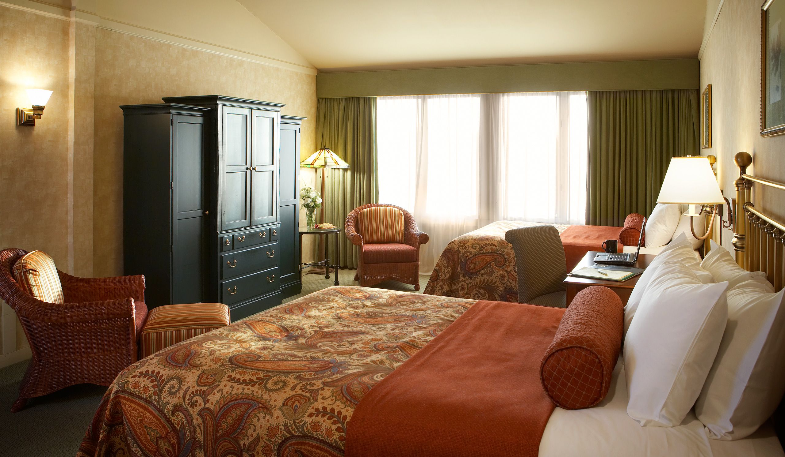 Eagle Ridge Standard Hotel Room