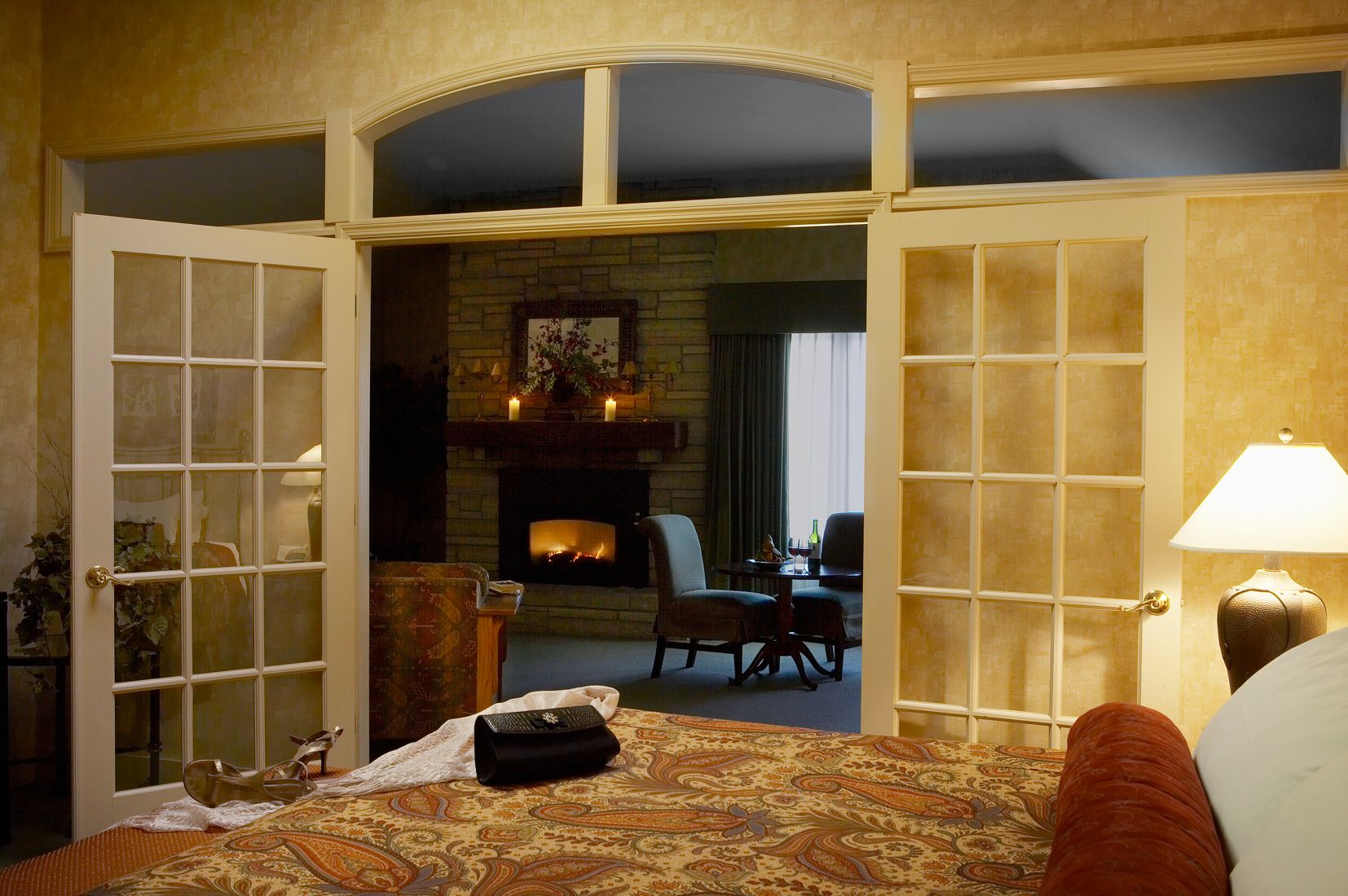 Eagle Ridge Hotel suite with fireplace going