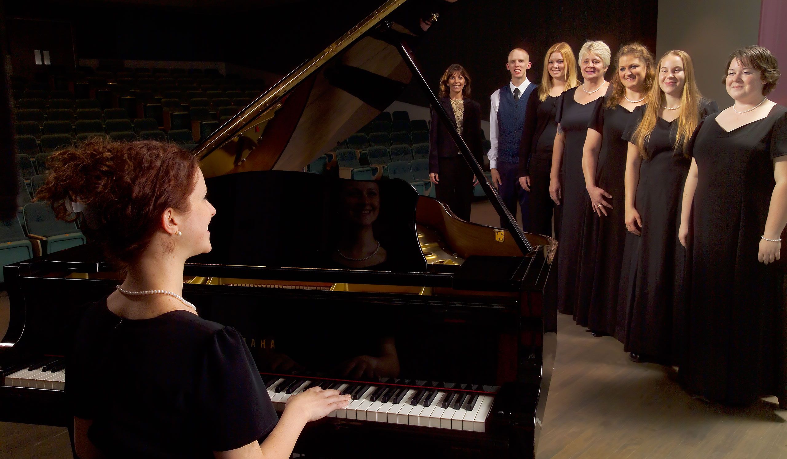 Pianist, choir students and teacher
