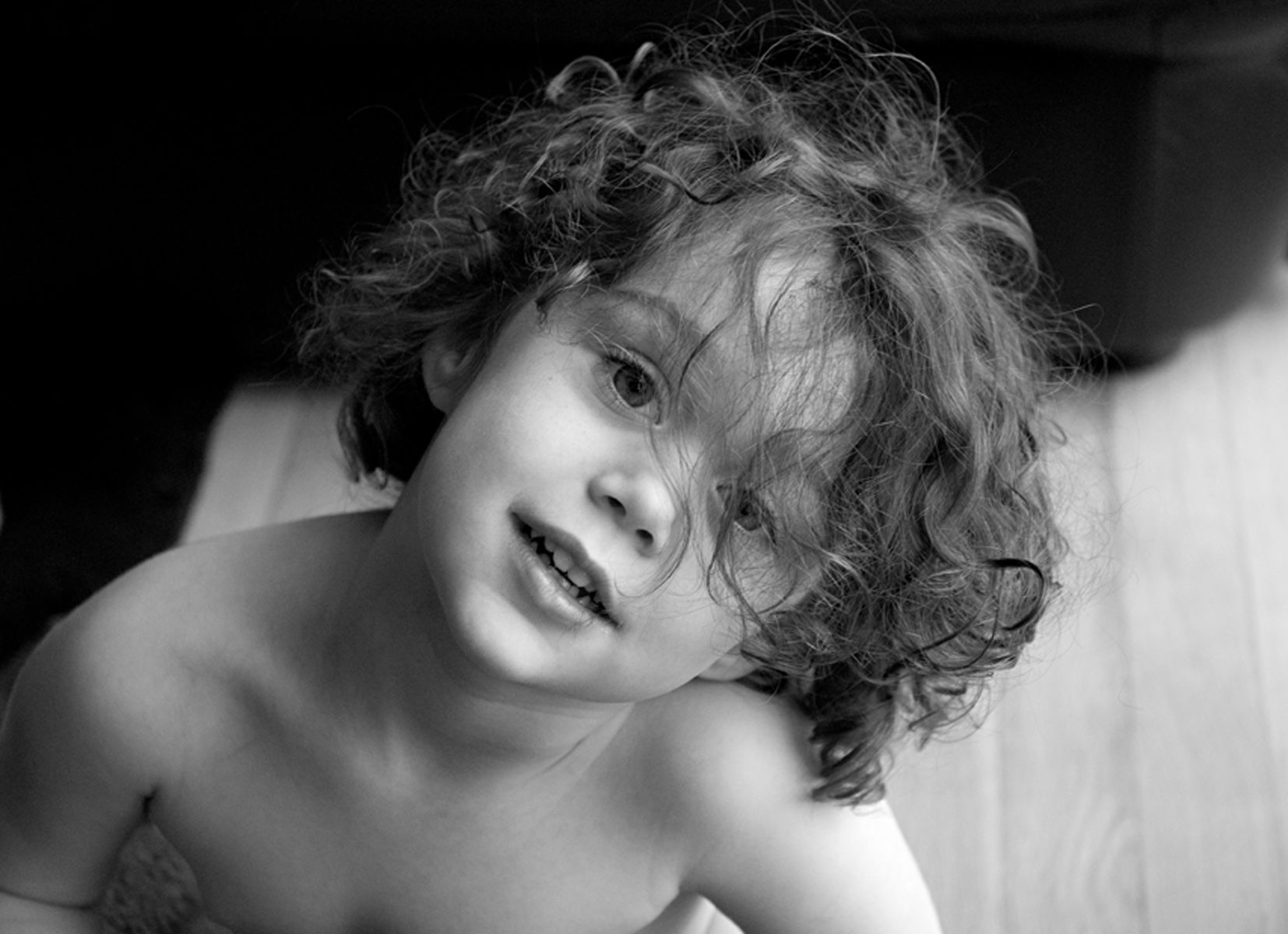 1girl_curlyhair8_bw