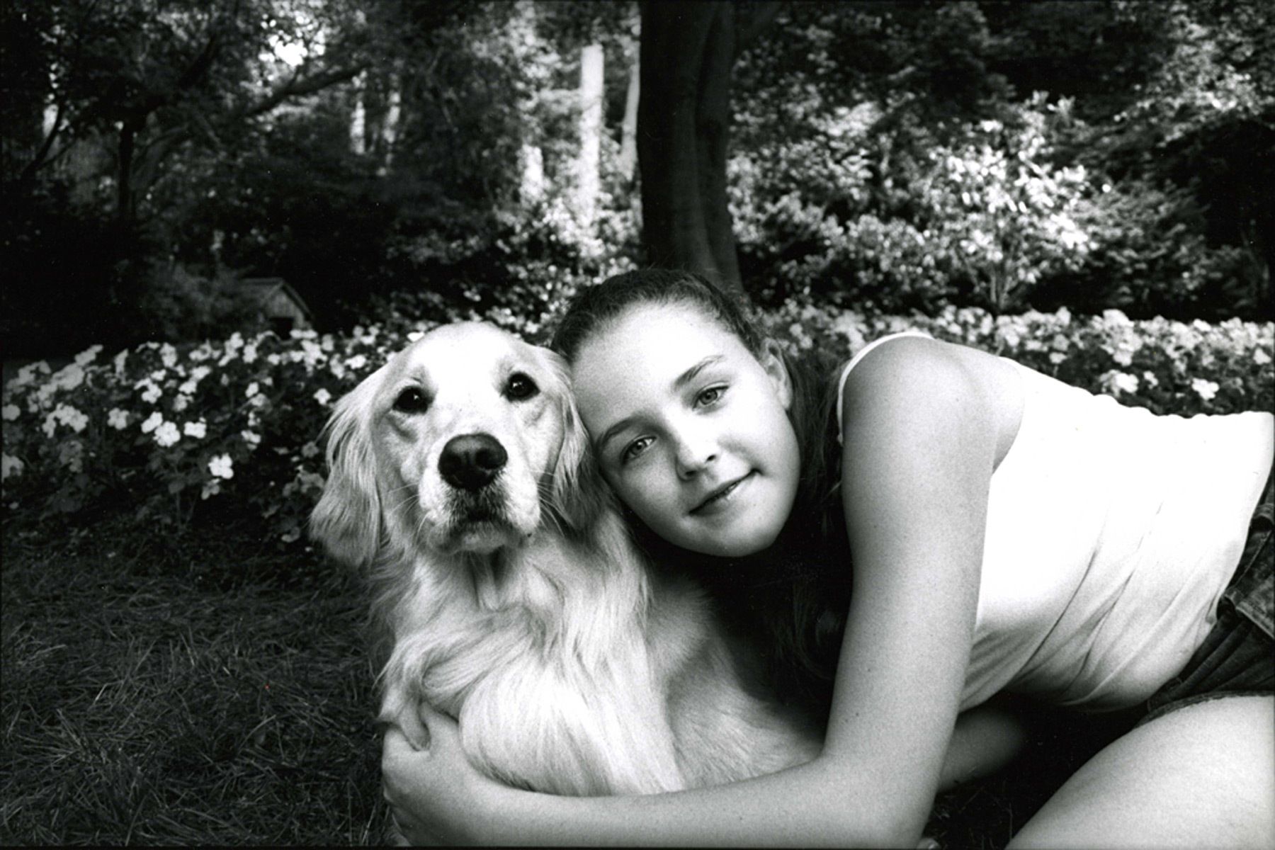 1younggirl_goldenretriever