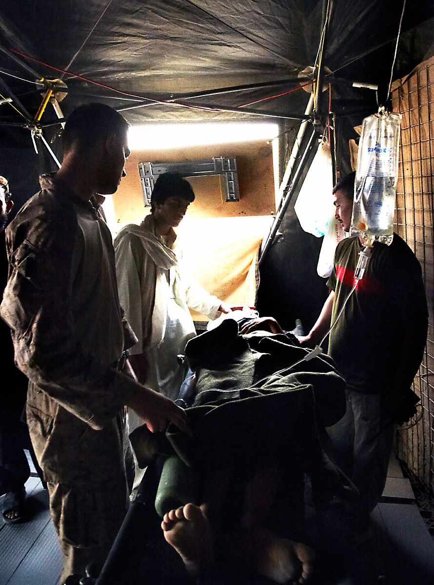 1marine_medics_evac_3