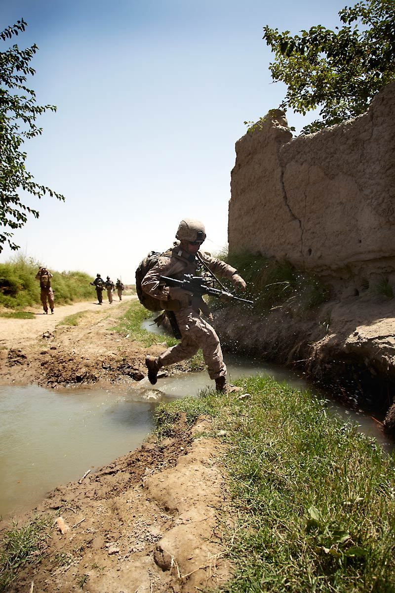 1marine_commander_patrol_afghanistan_2