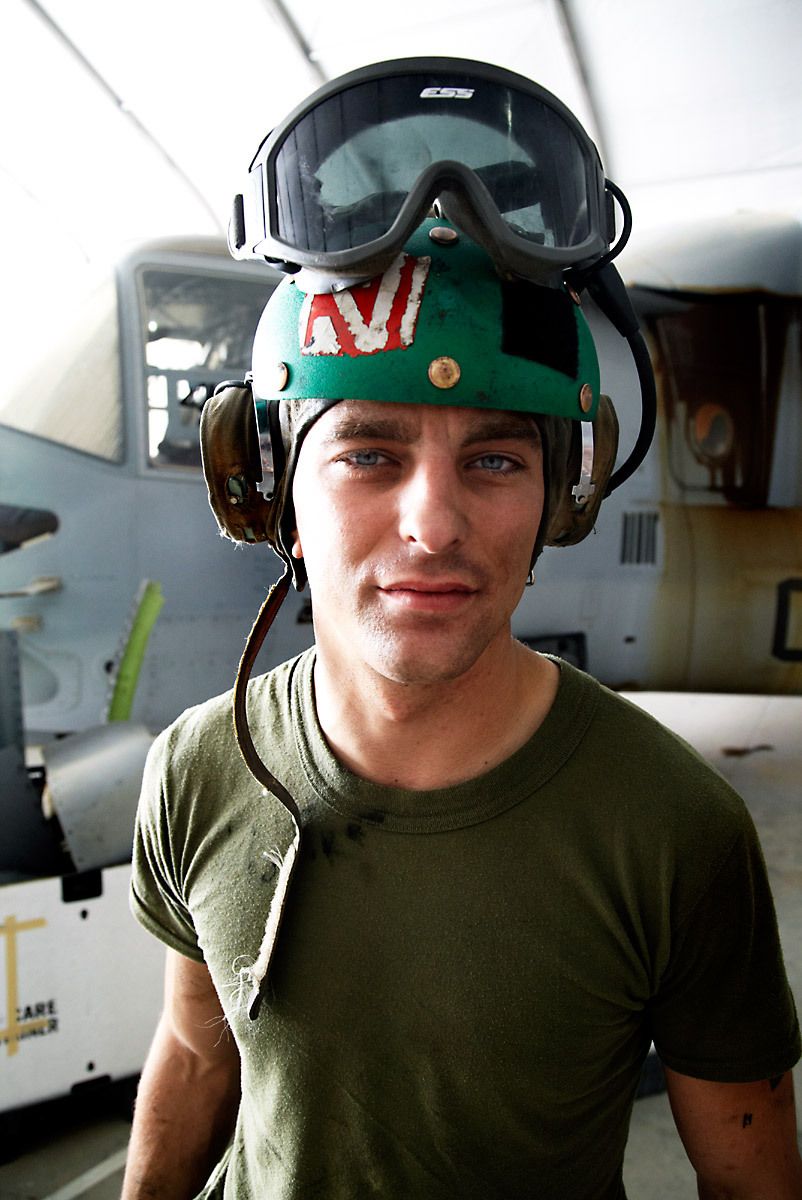1marine_helicopter_mechanic