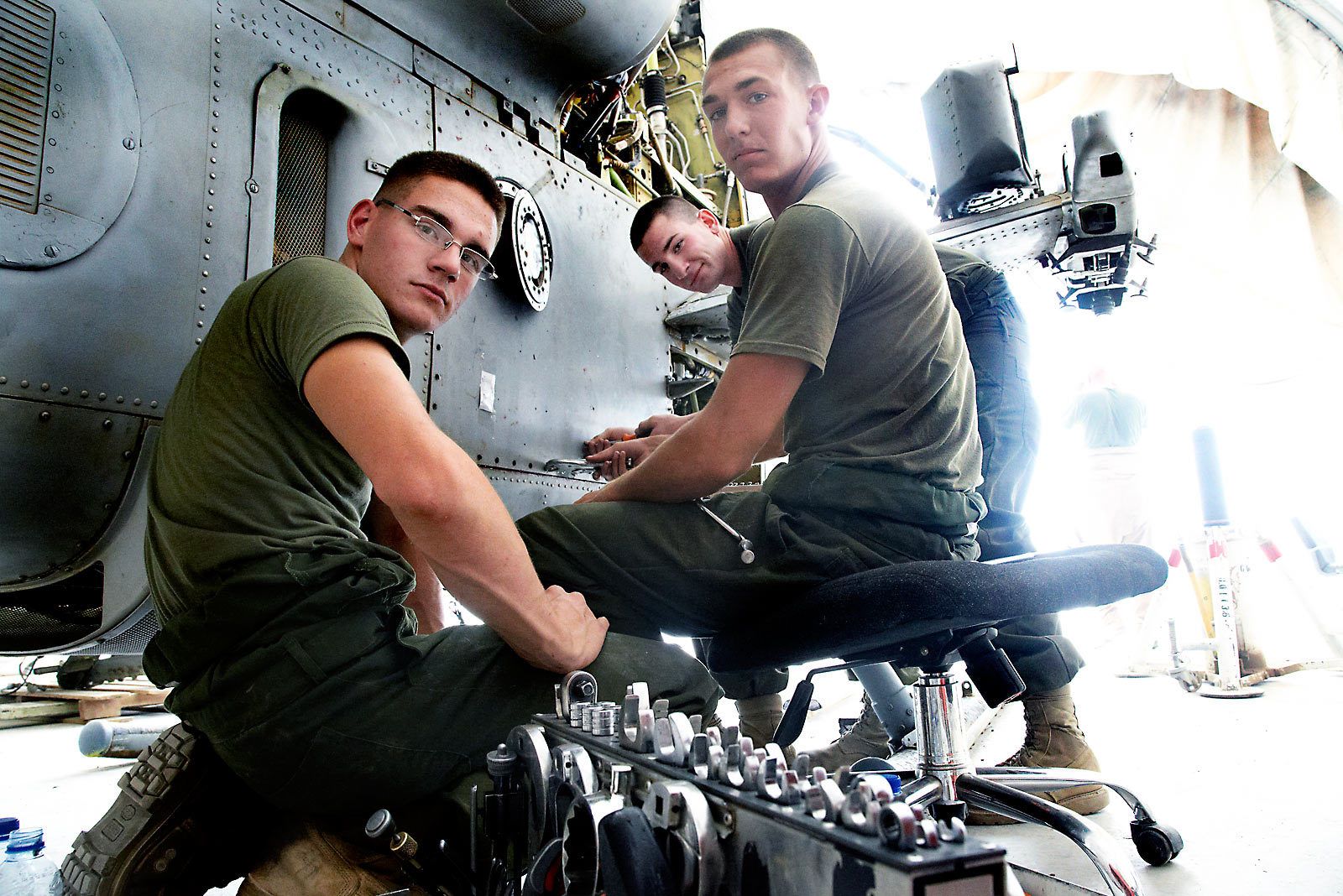 1marines_aviation_mechanics