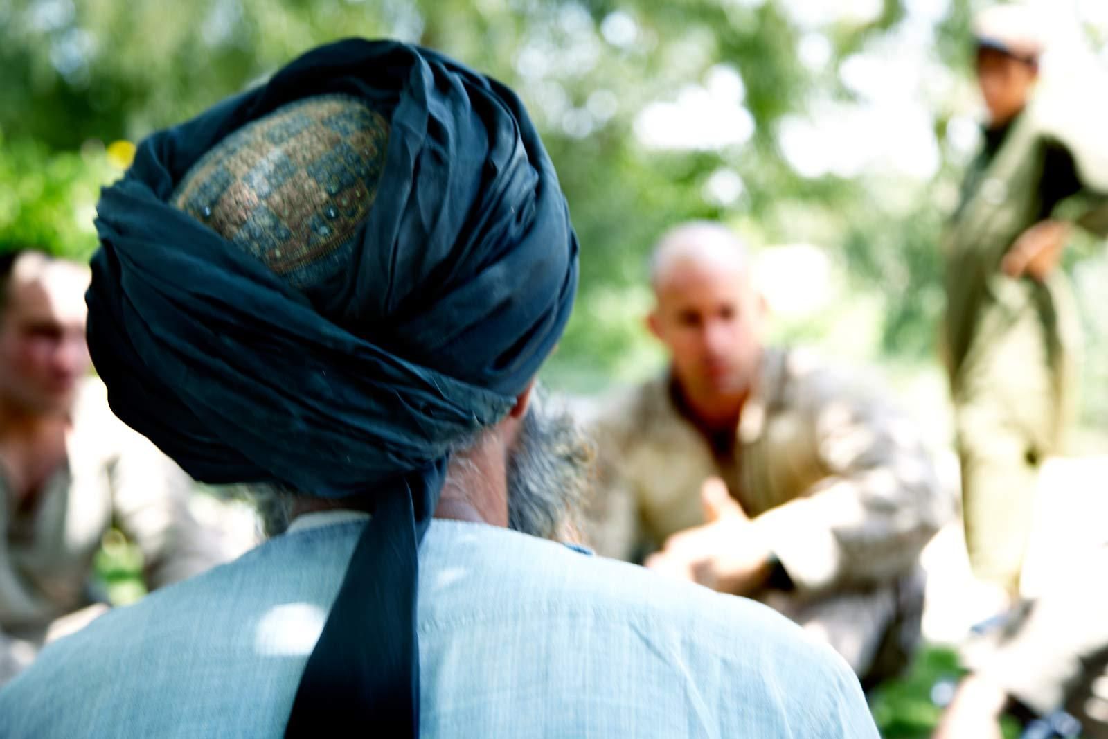 1marine_commander_and_elder