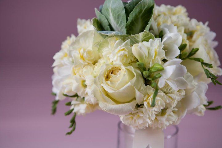 1whitefressiabouquet