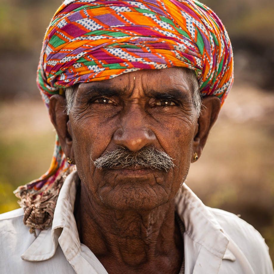 1villager_in_colorful_headwrap_udaipur_india