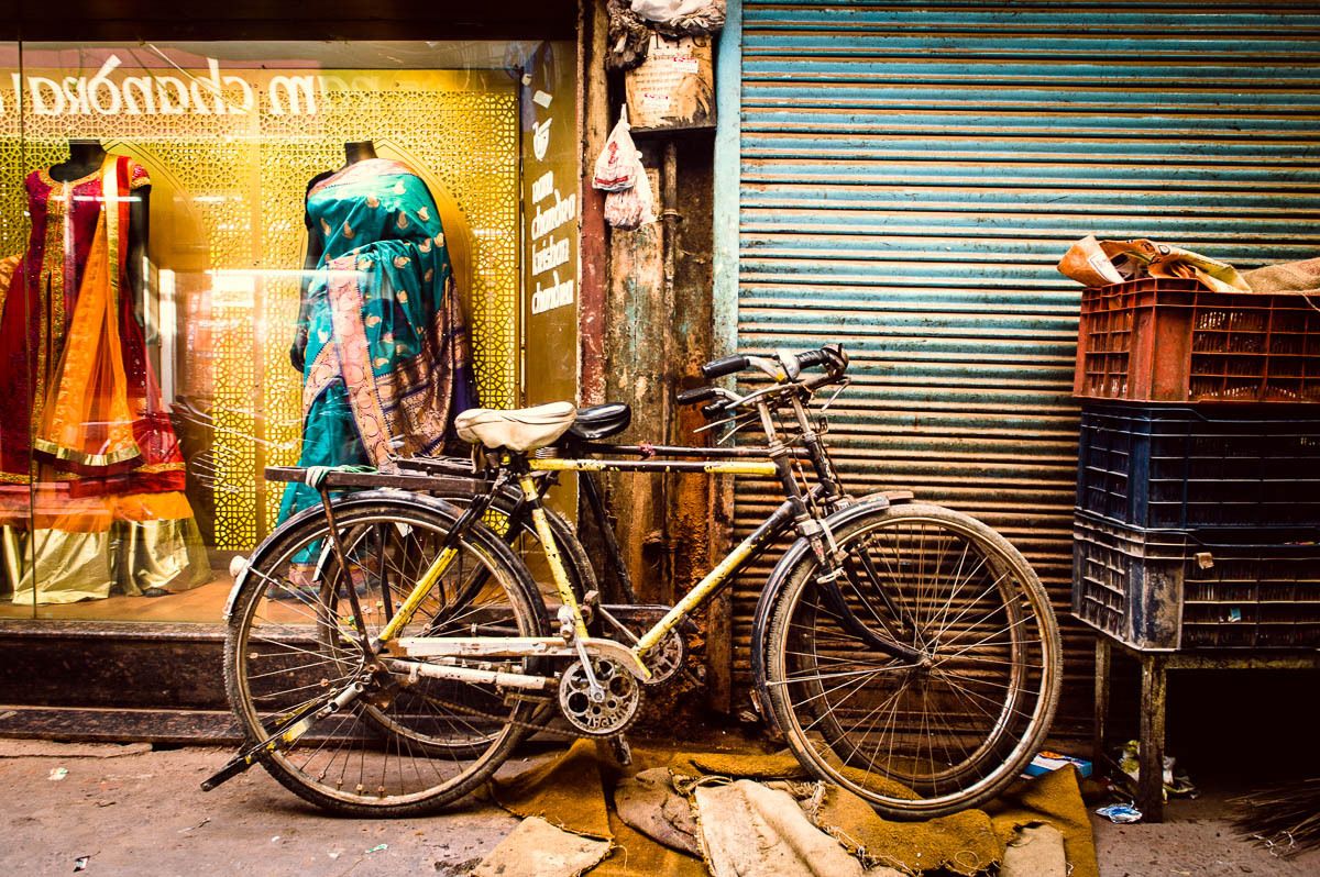 1indian_saris_and_bicycle_dehli_india