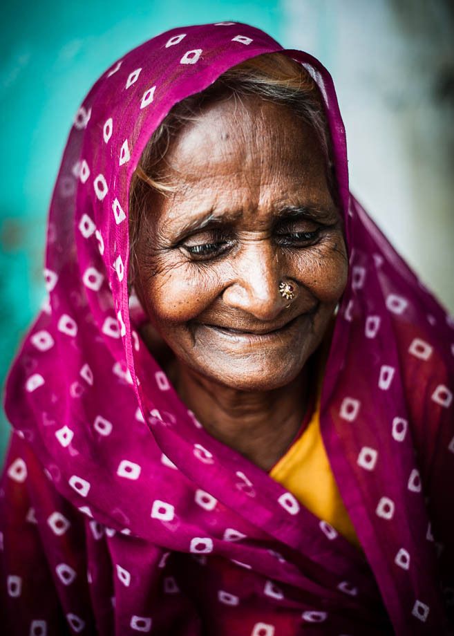 1old_woman_in_purple_looking_downward_udaipur_india