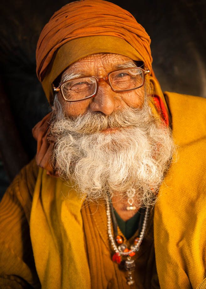 1old_bearded_man_in_orange_headwrap_rishikesh_india_02