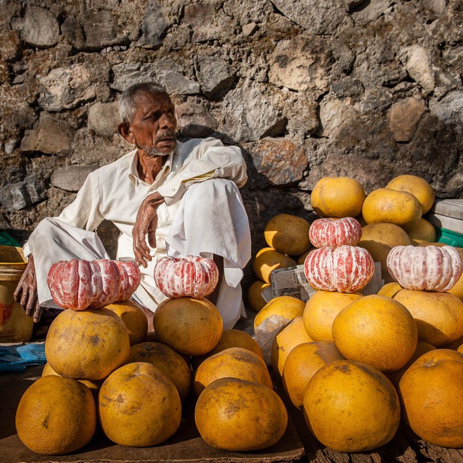1grapefruit_street_vendor_rishikesh_india