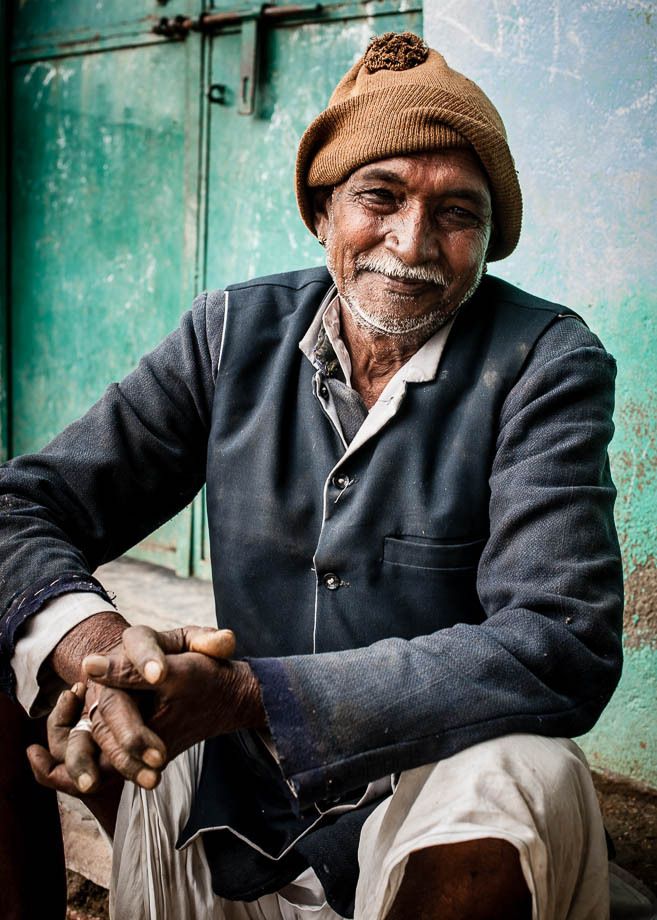 1man_with_brown_hat_sitting_portrait_udaipur_india