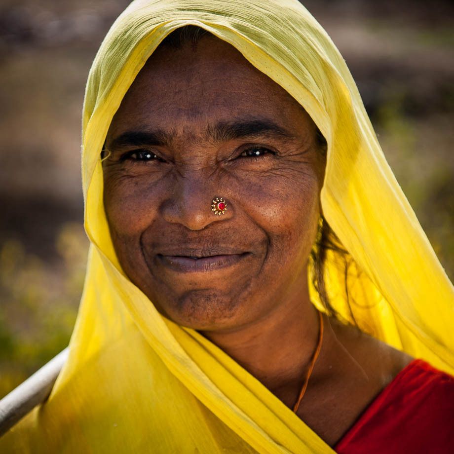 1smiling_woman_in_yellow_headwrap_udaipur_india