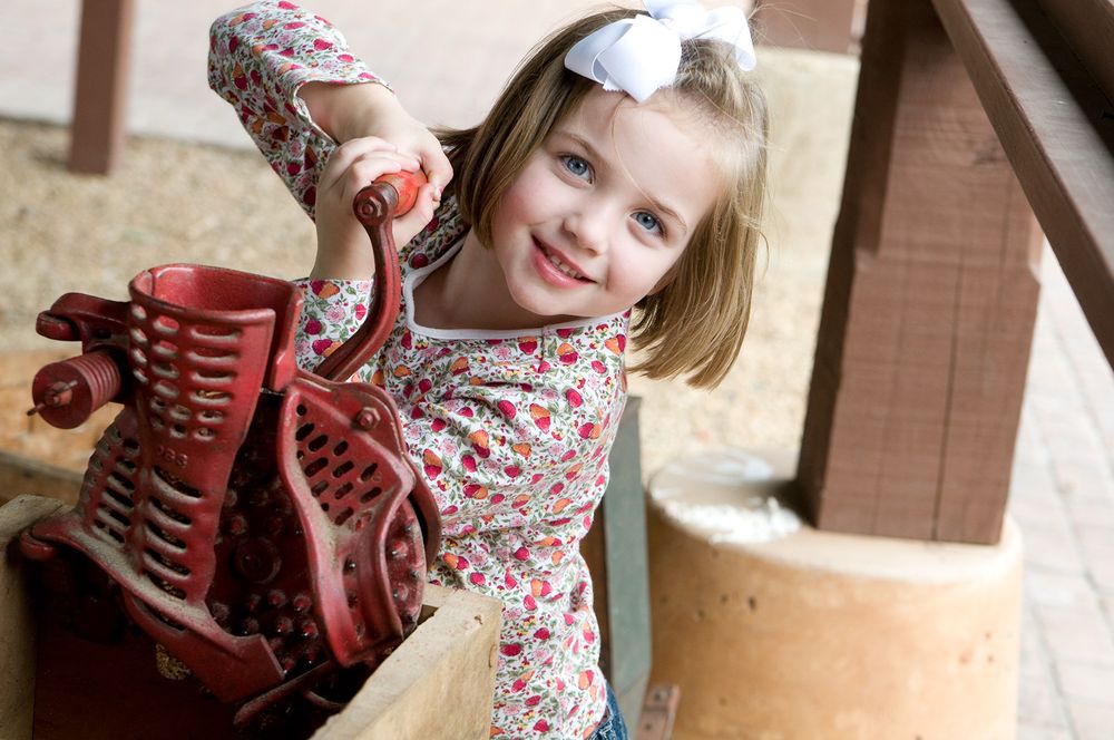 1girl_at_biltmorehistoric_barn