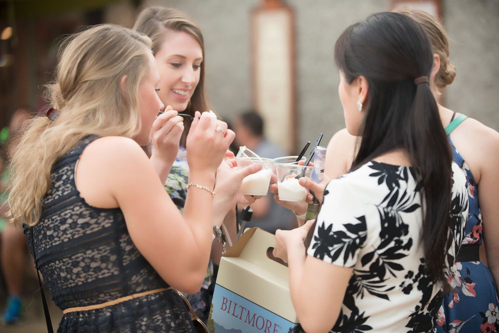 1_scs5093women_wicecream