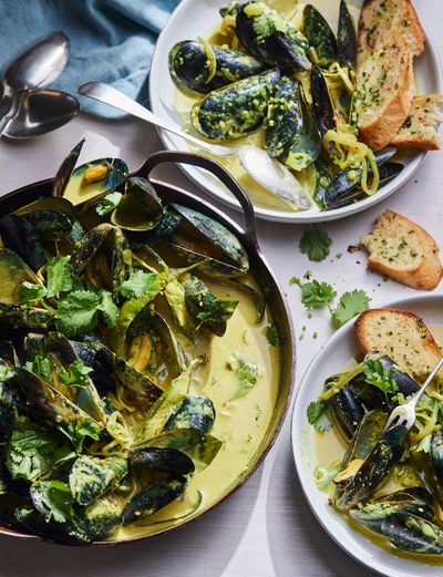 Mussels | Curry | Tabletop props | Amy Paliwoda