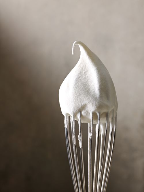 Vanilla whipping cream | Cream on whisk 