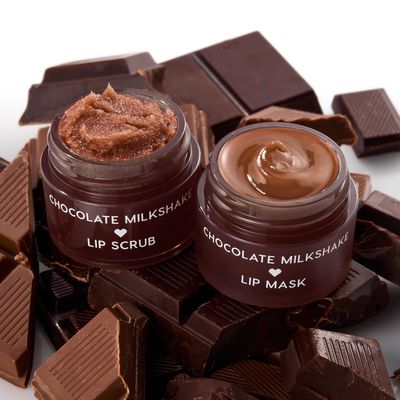 AmyPaliwoda_PropStylistLipDuo_ChocolateMilkshake-Stylized-On-Chunks.jpg