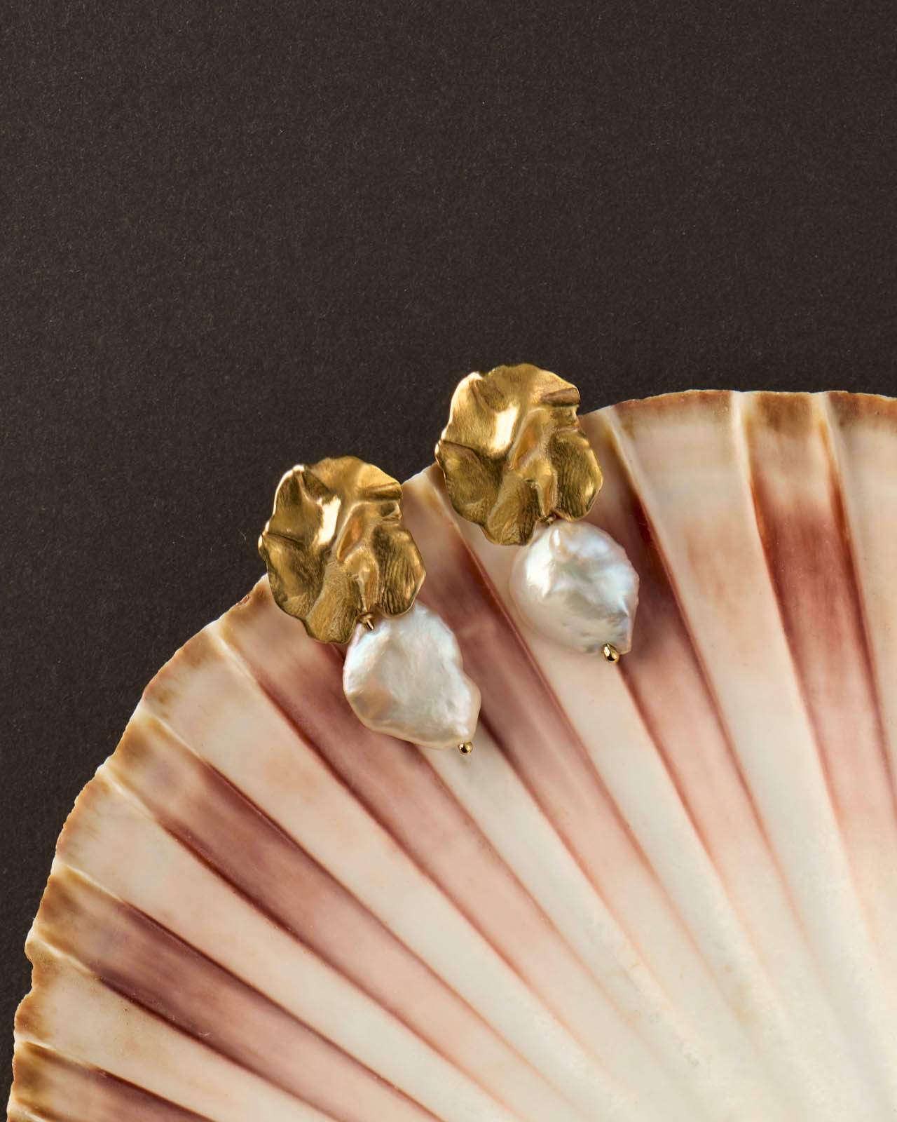 minimalistic jewelry photographer 