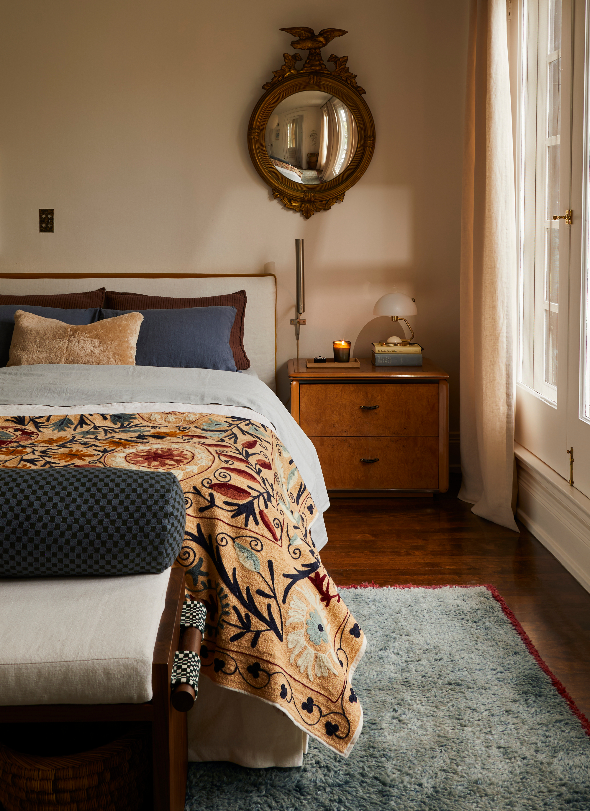 gorgeous minimal mid century modern bedroom 