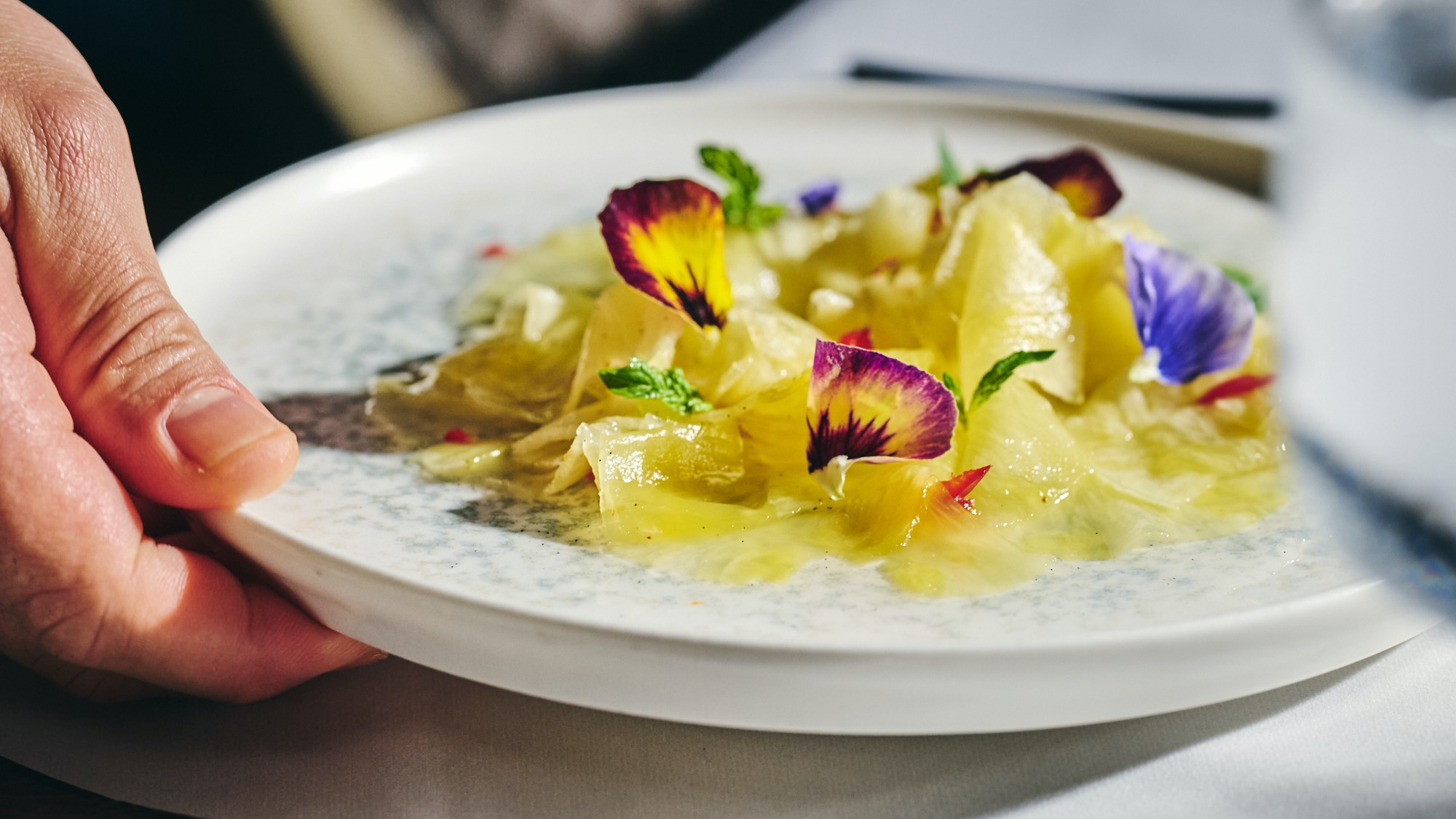 fine dining with edible flowers 