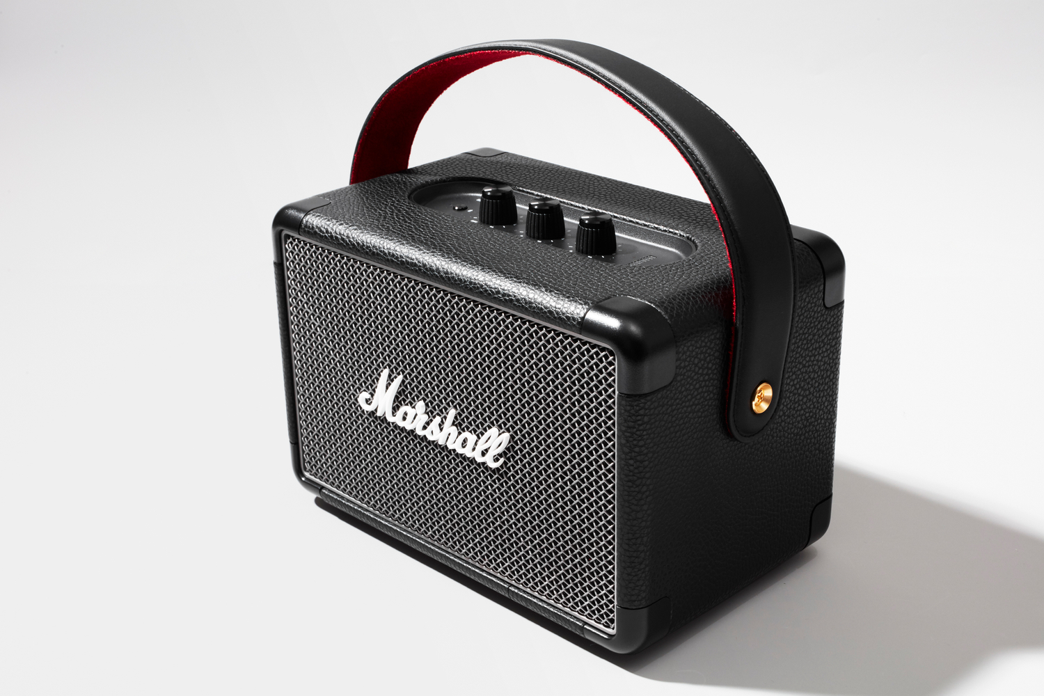 Electronics advertising, new take on an old classic Travel light, sound heavy