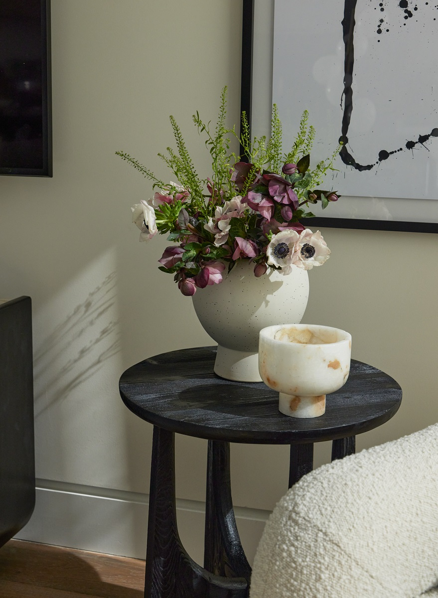 Contemporary living room accents