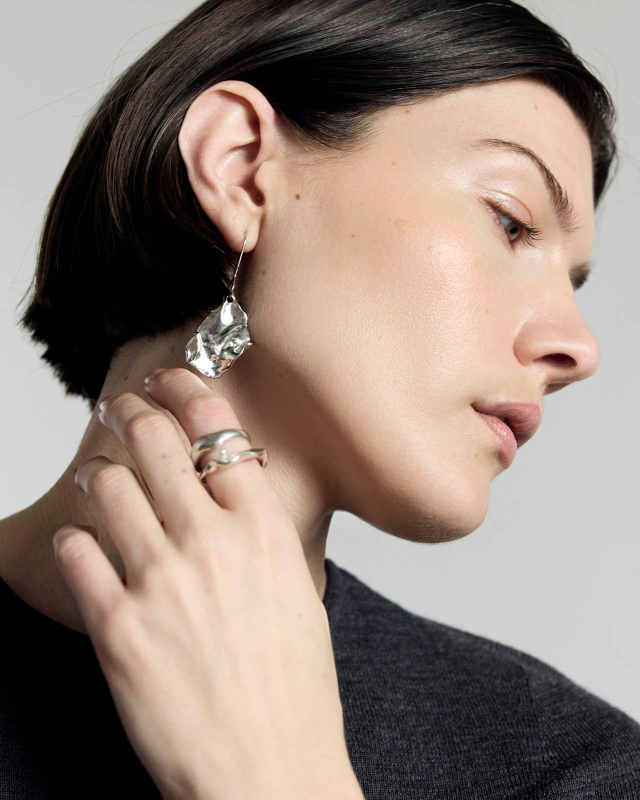 minimalistic silver jewelry 