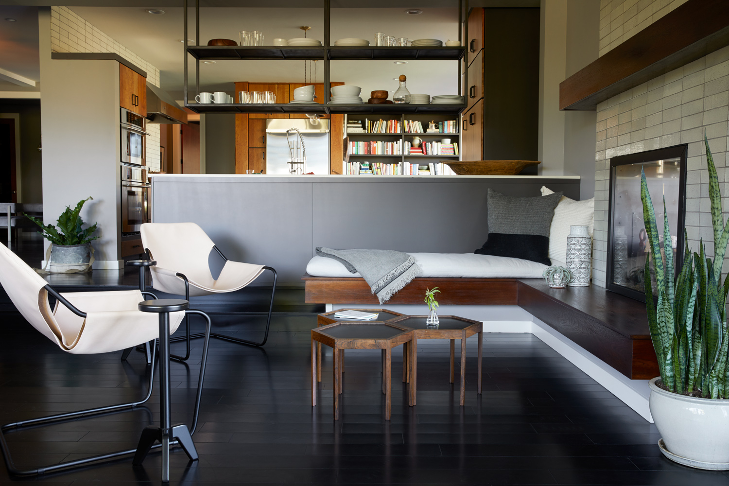 JH_Ashland living room is modern and fresh. Modern living room, modern architecture, modern chairs, coffee table, interior design Modern living room, modern architecture, modern chairs, coffee table, interior design