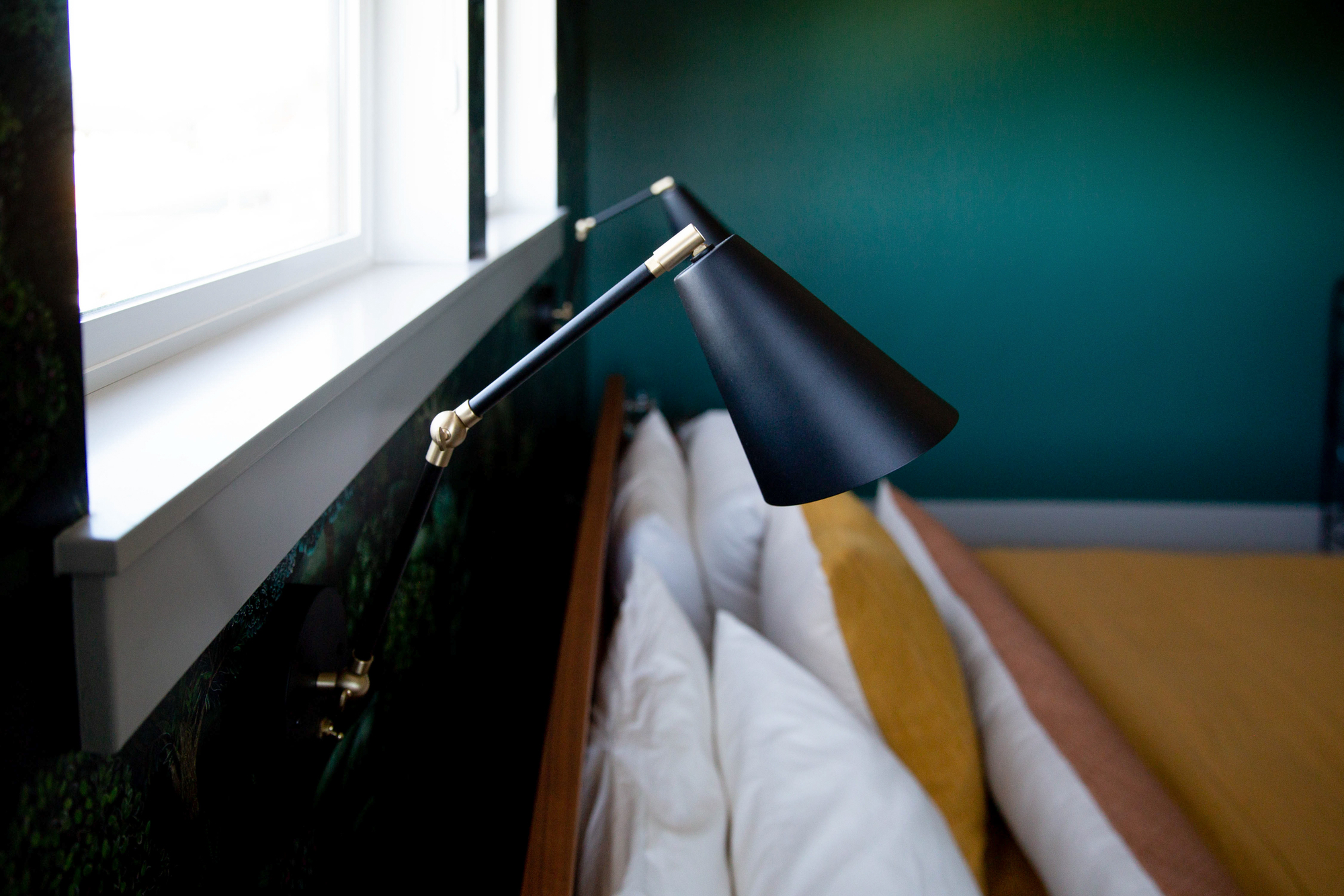 TricornBlack_wallpaper_color_OregonHome_zeewendell_interiors-6088.jpg