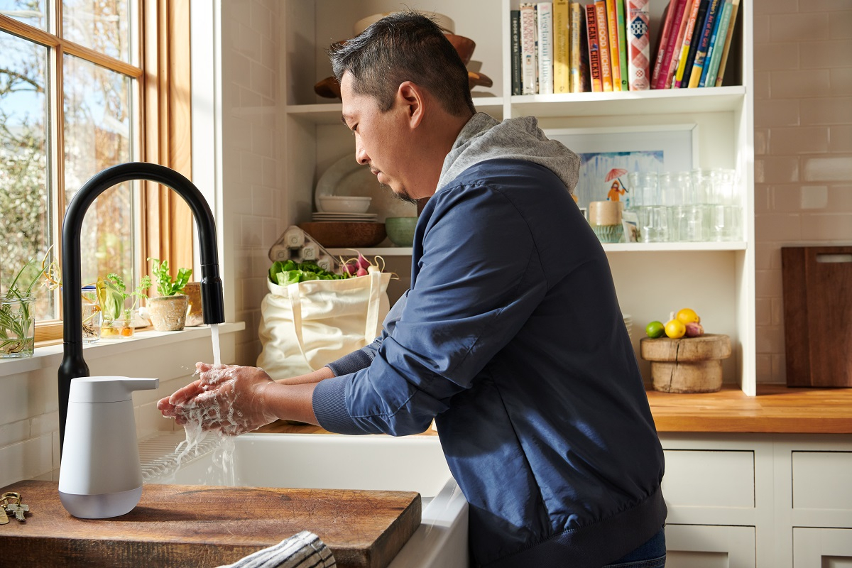 dad washing hands.jpg