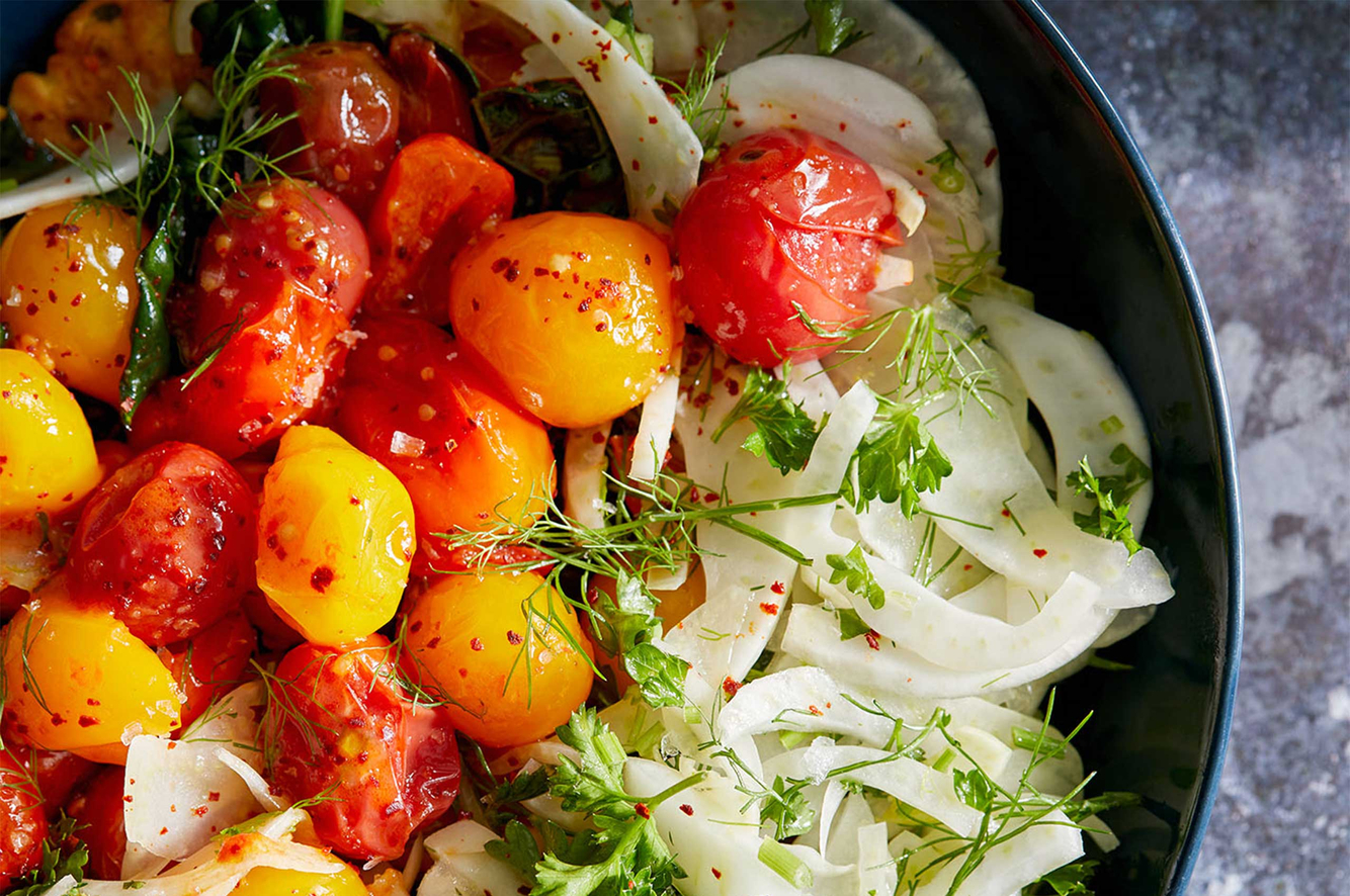 Tomato salad with onions