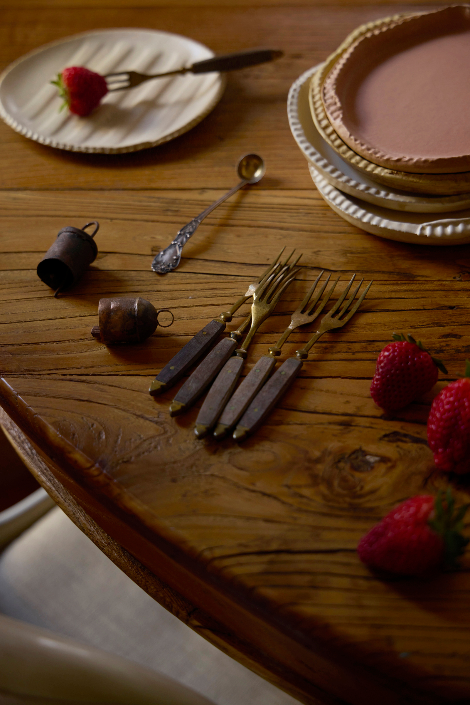 GOOD CONNECTION STONE + TABLEWARES