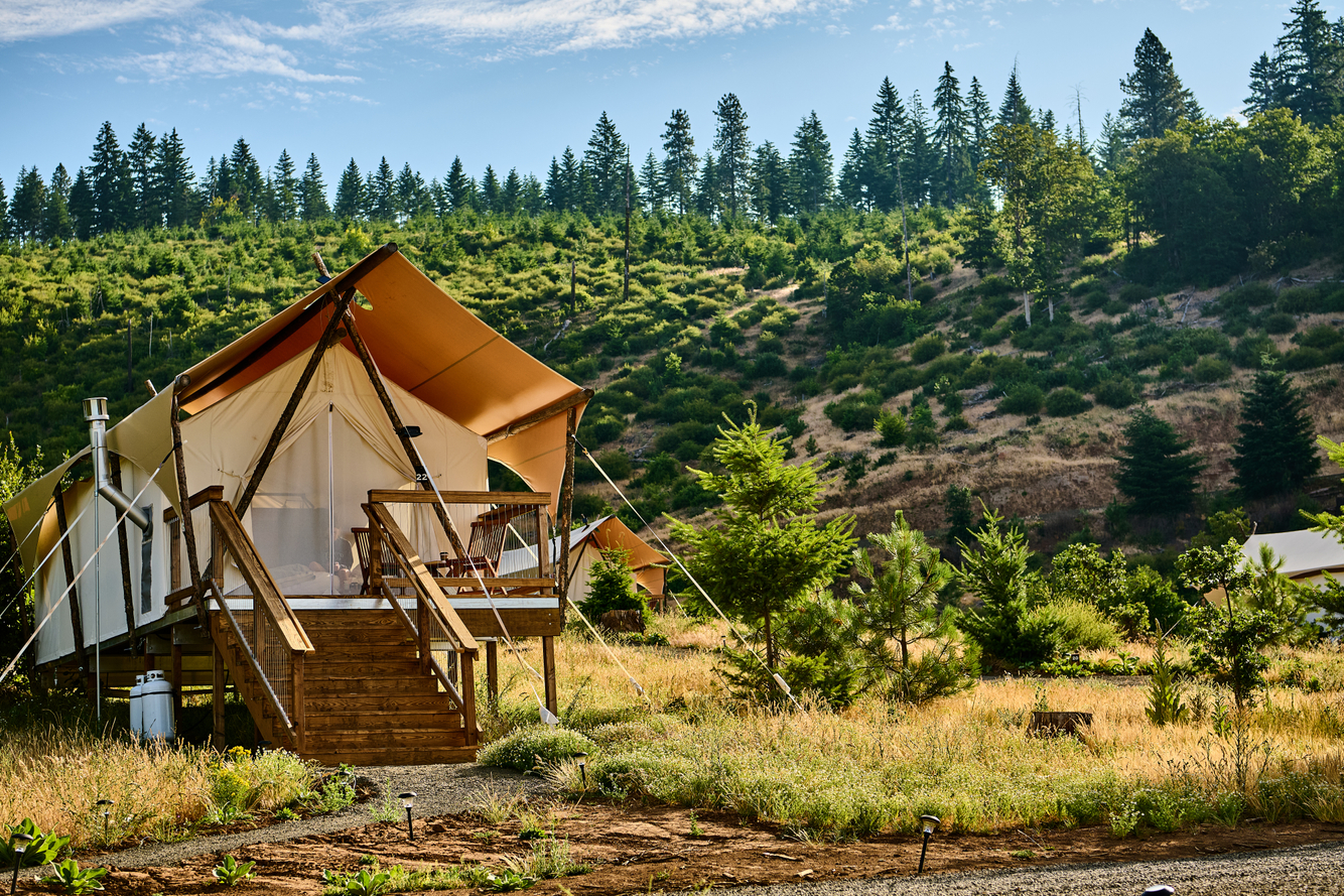 commercial lifestyle food and beverage photographer sarah flotard for under canvas outdoor elevated living and glamping in the pacific northwest mount hood  commercial lifestyle food and beverage photographer sarah flotard for under canvas outdoor elevated living and glamping in the pacific northwest mount hood