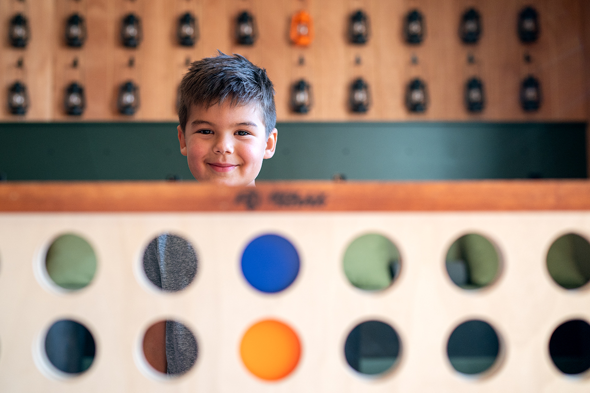 Connect four orange and blue 