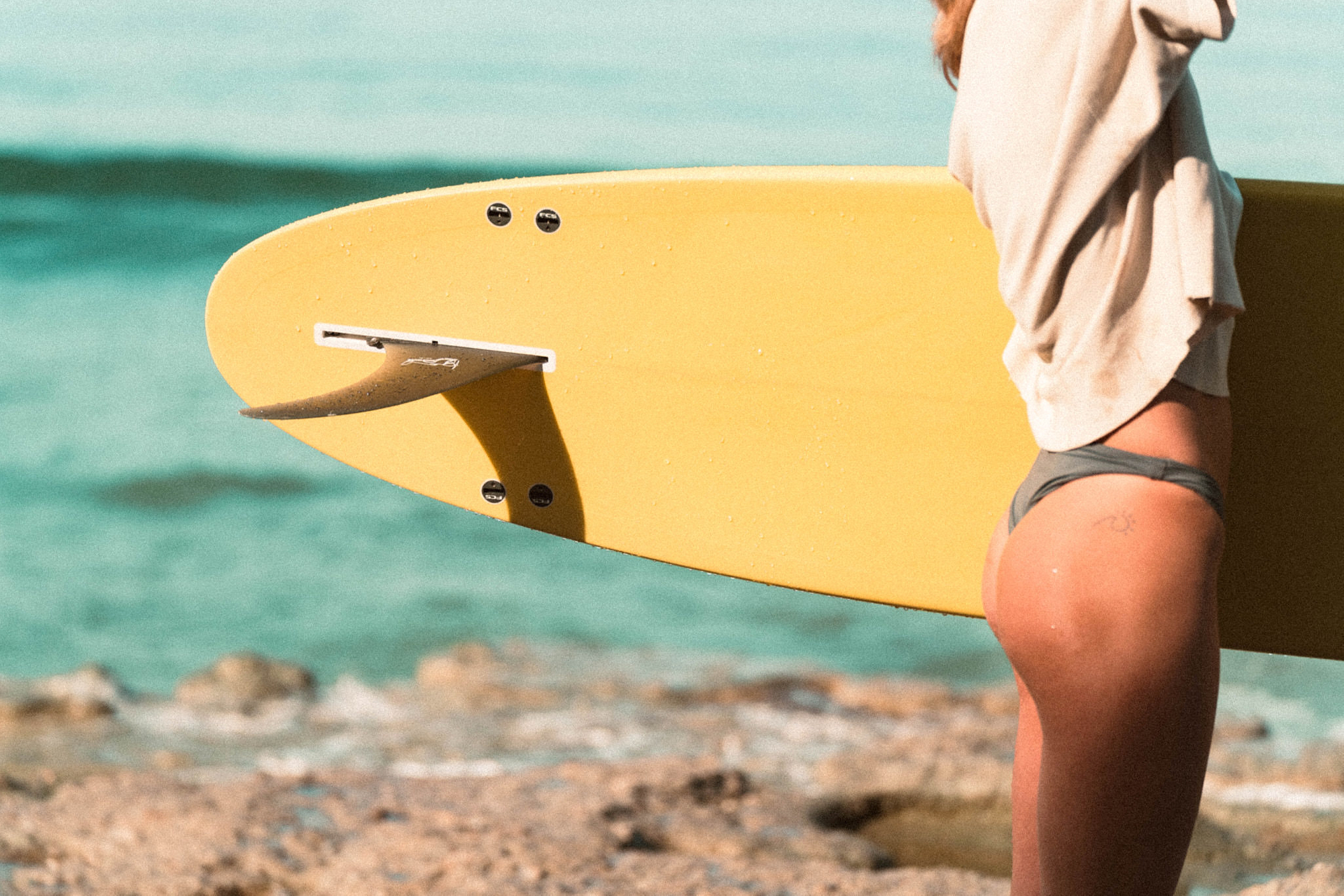 female surfers 