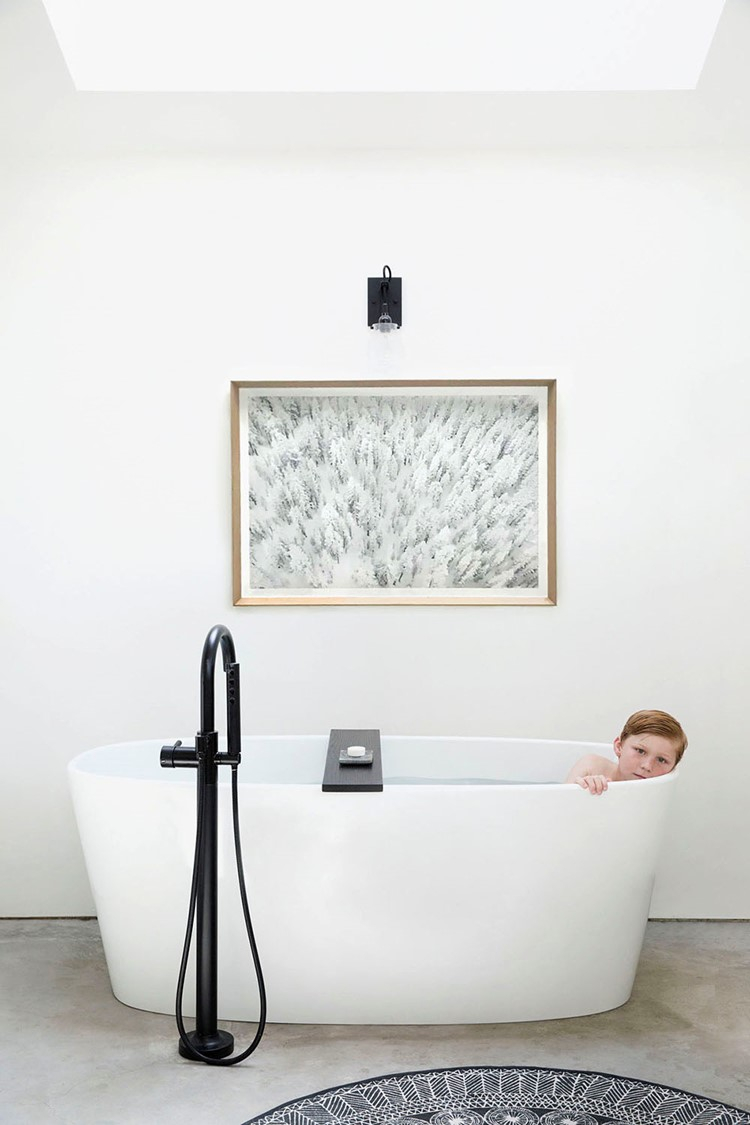 Minimalist and modern stand alone tub