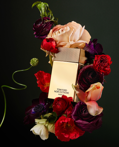 Floral display with gold parfum 