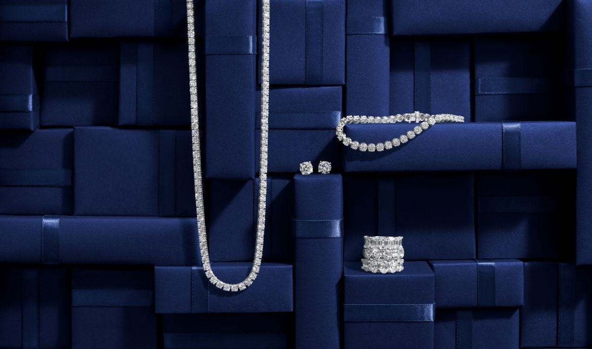 Hana Crumley - Seattle Based Commercial Wardrobe And Prop Stylist