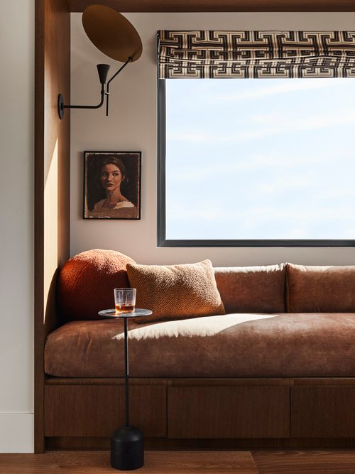 prop styling, interior styling, soft good styling, commercial stylist