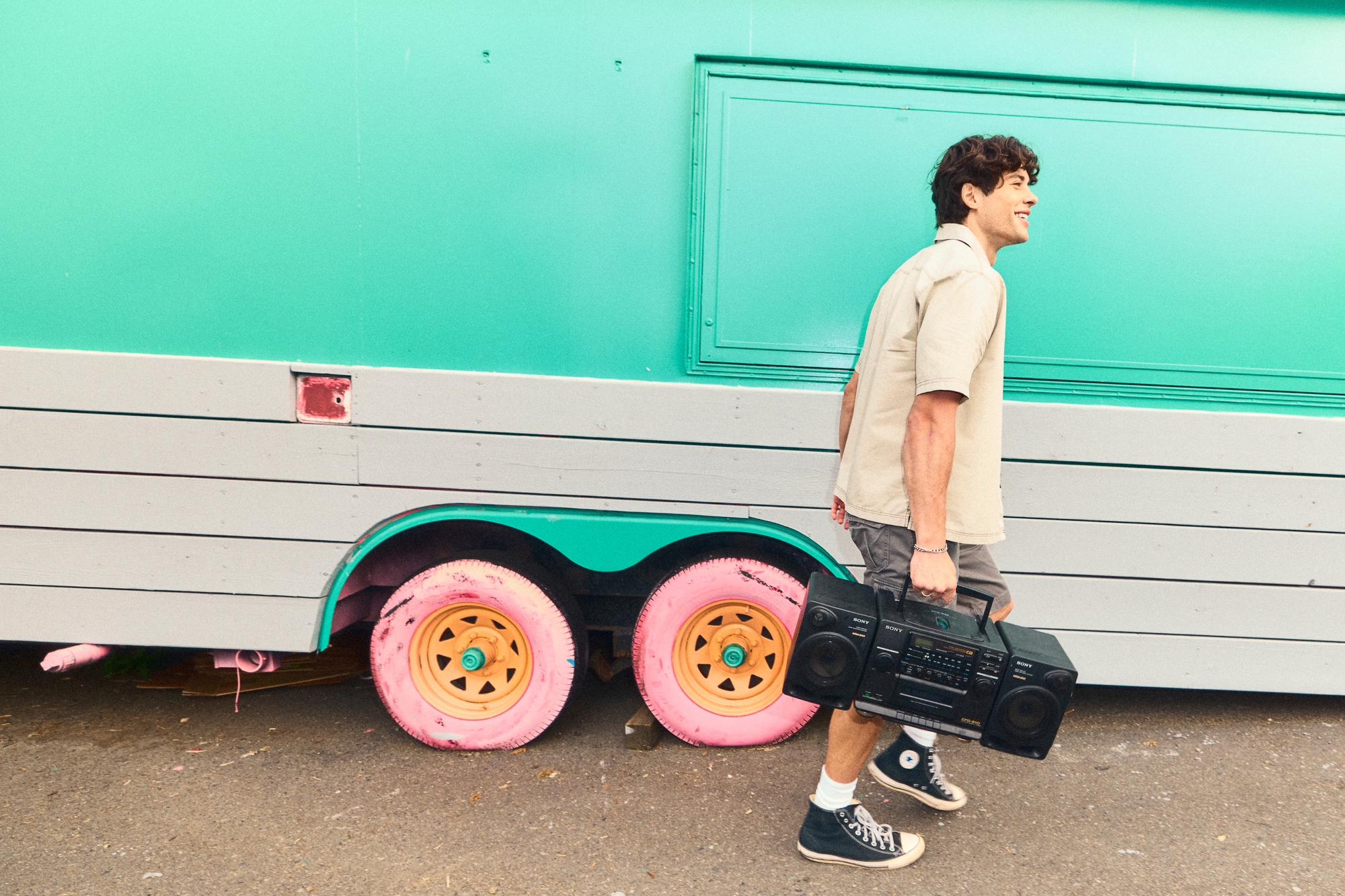 gen z style, gen x style, hip style, converse, boom box, cool style 