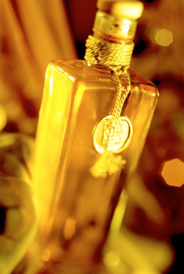 1_gold_perfume