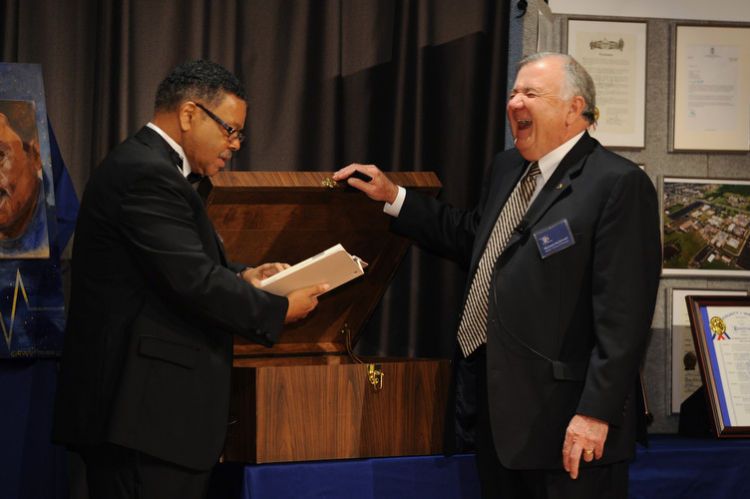 1r2011_1022_sf_scraft50th1304lr