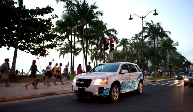 1gm_hawaii_fuel_cell_vehicle_city_04