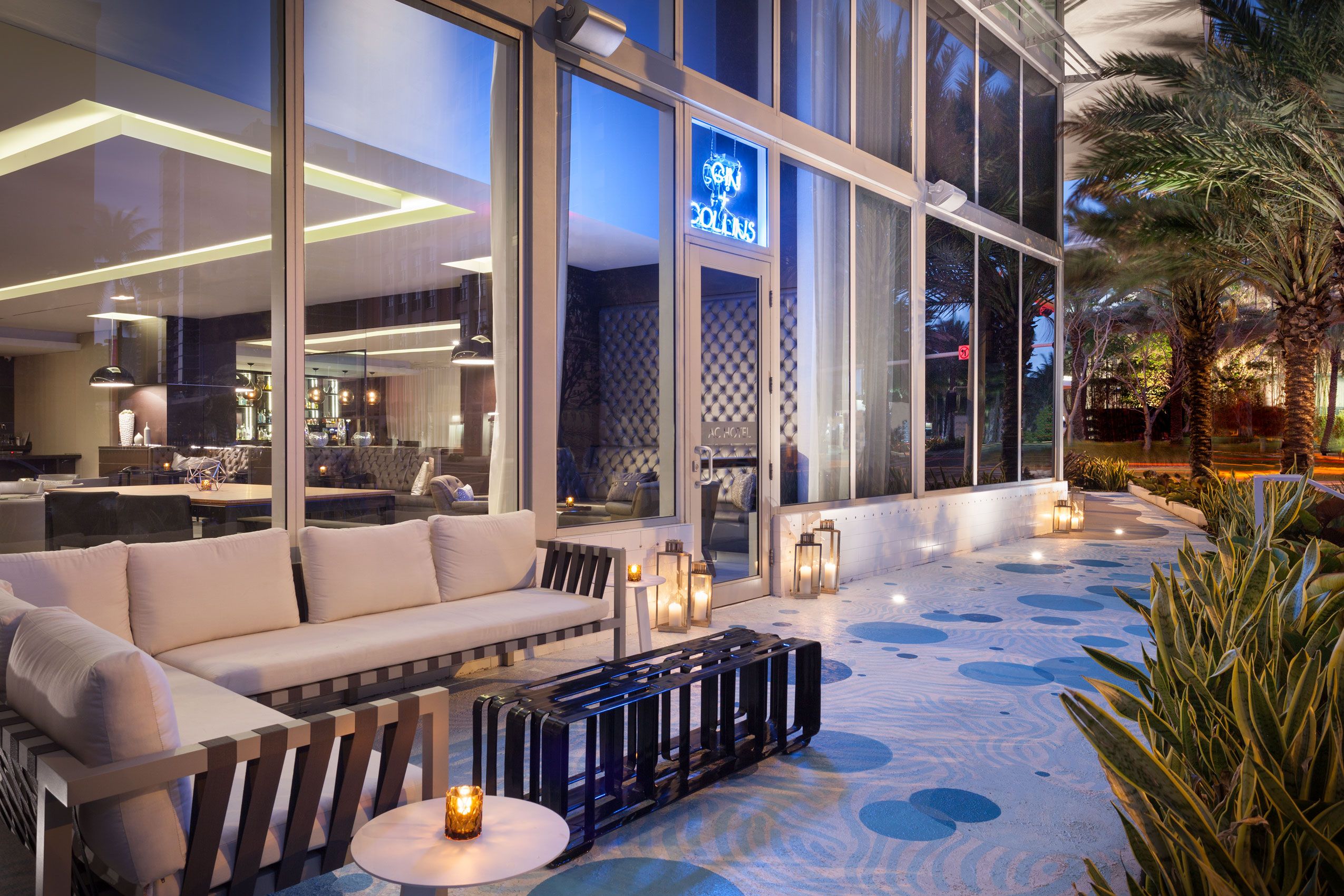 AC_Miami_BeachLounge_Patio.jpg