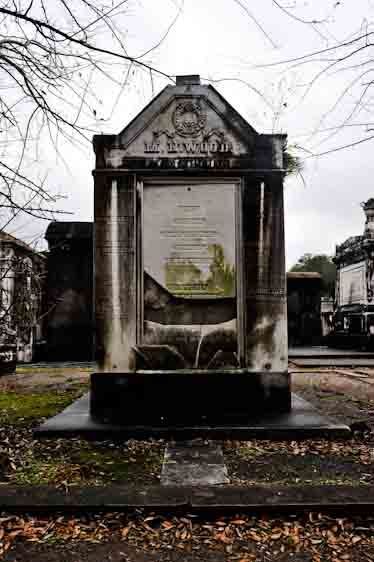 Lafayette cemetary, Garden district Broken grave verticle