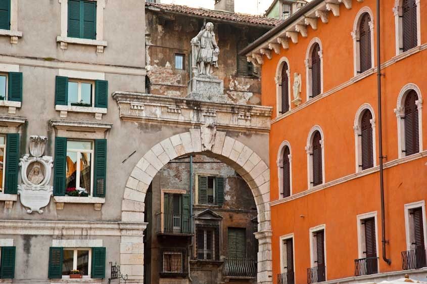 squeezed arch in horizontal