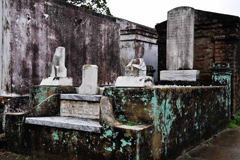 Lafayette cemetary, Garden district Colors and graves